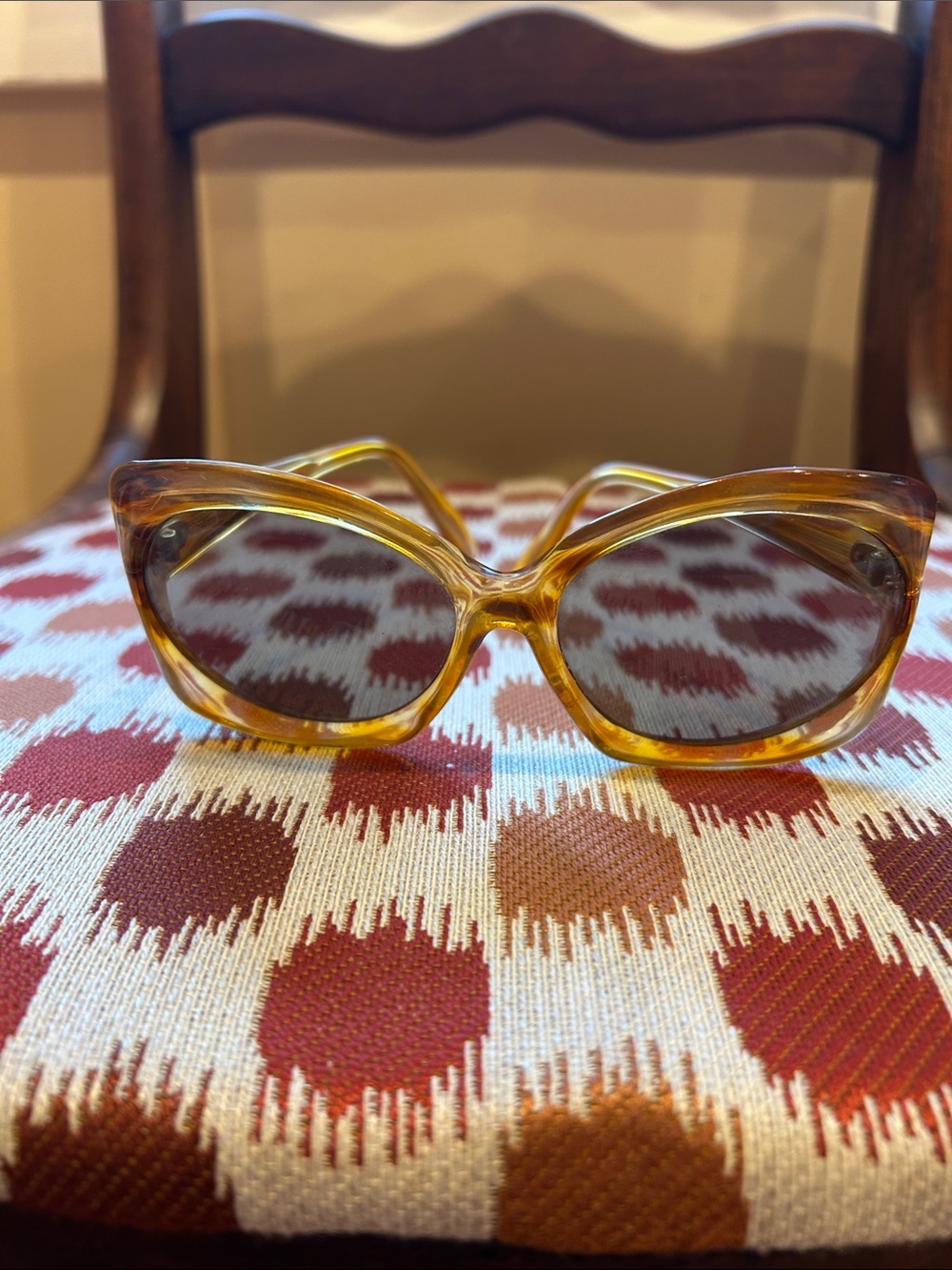Vintage 1970’s Tortoiseshell Cat-Eye Sunglasses - Amber Brown Frames
